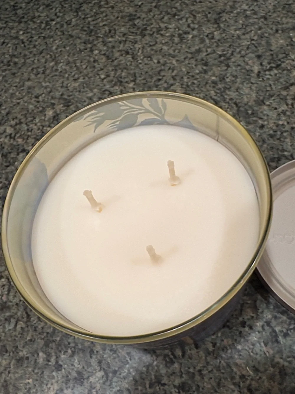 Nwt Bundle of “Mahogany Vanilla Candle & 2 refill bottles - Picture 3 of 6